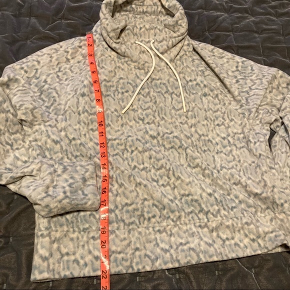 Old Navy active wear. Funnel neck cropped micro fleece sweatshirt for women! - Picture 6 of 7